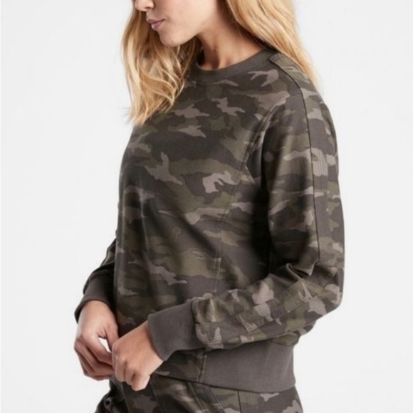 Athleta Sweaters - Athleta Farallon Olive Green Camo Print Ribbed Crew Neck Sweatshirt Size Medium.